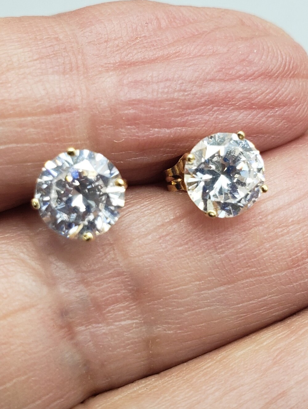 14K Gold Classic Stud Earrings w/ Round Brilliant CZ Crystal Vintage Timeless